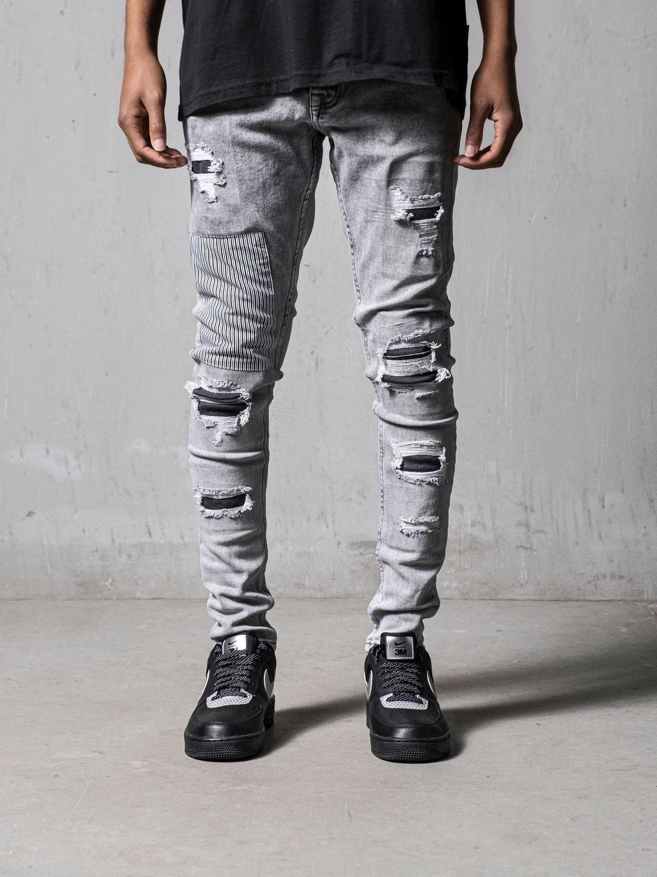 Jeans im used look mit vielen Details