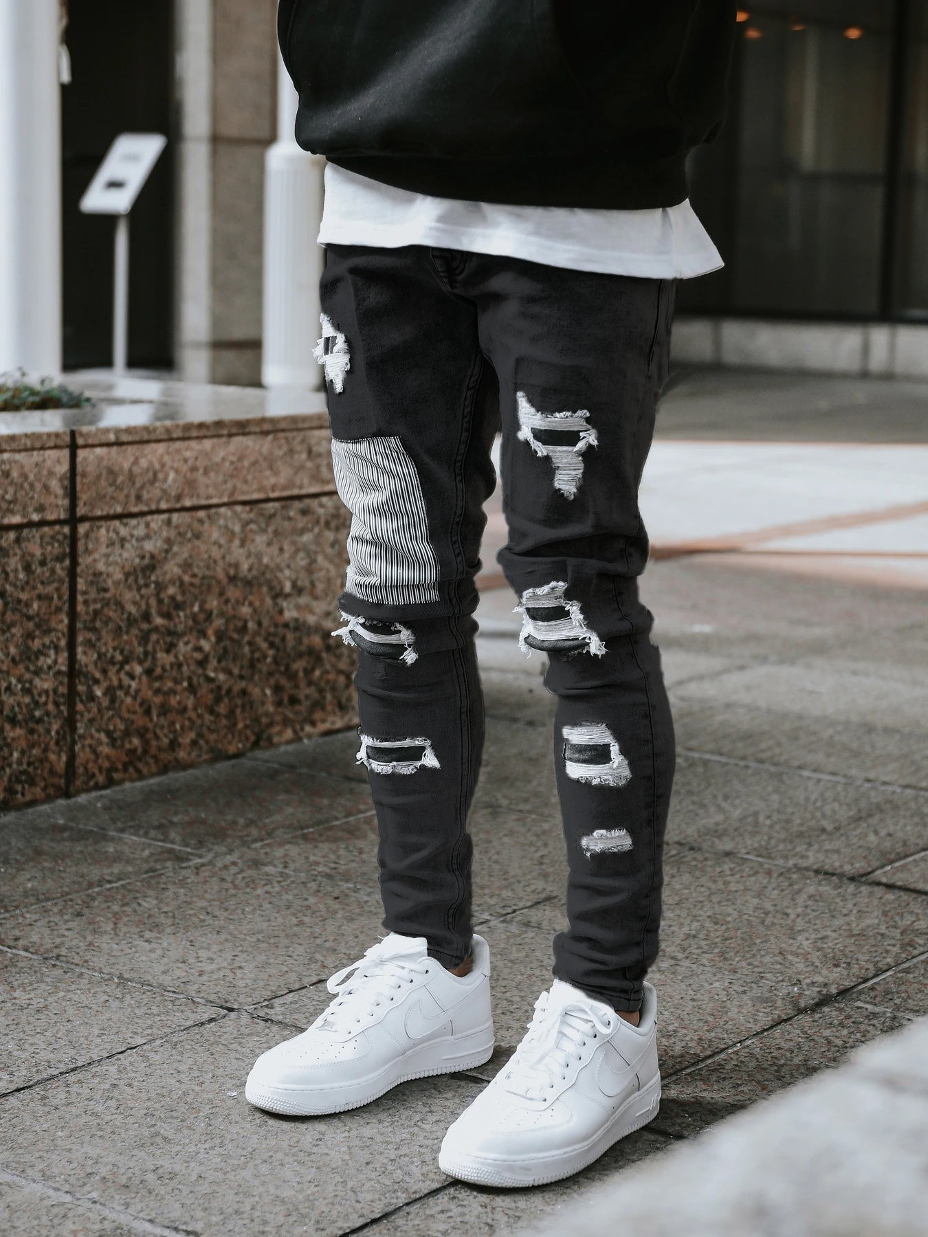 Jeans im used look mit vielen Details