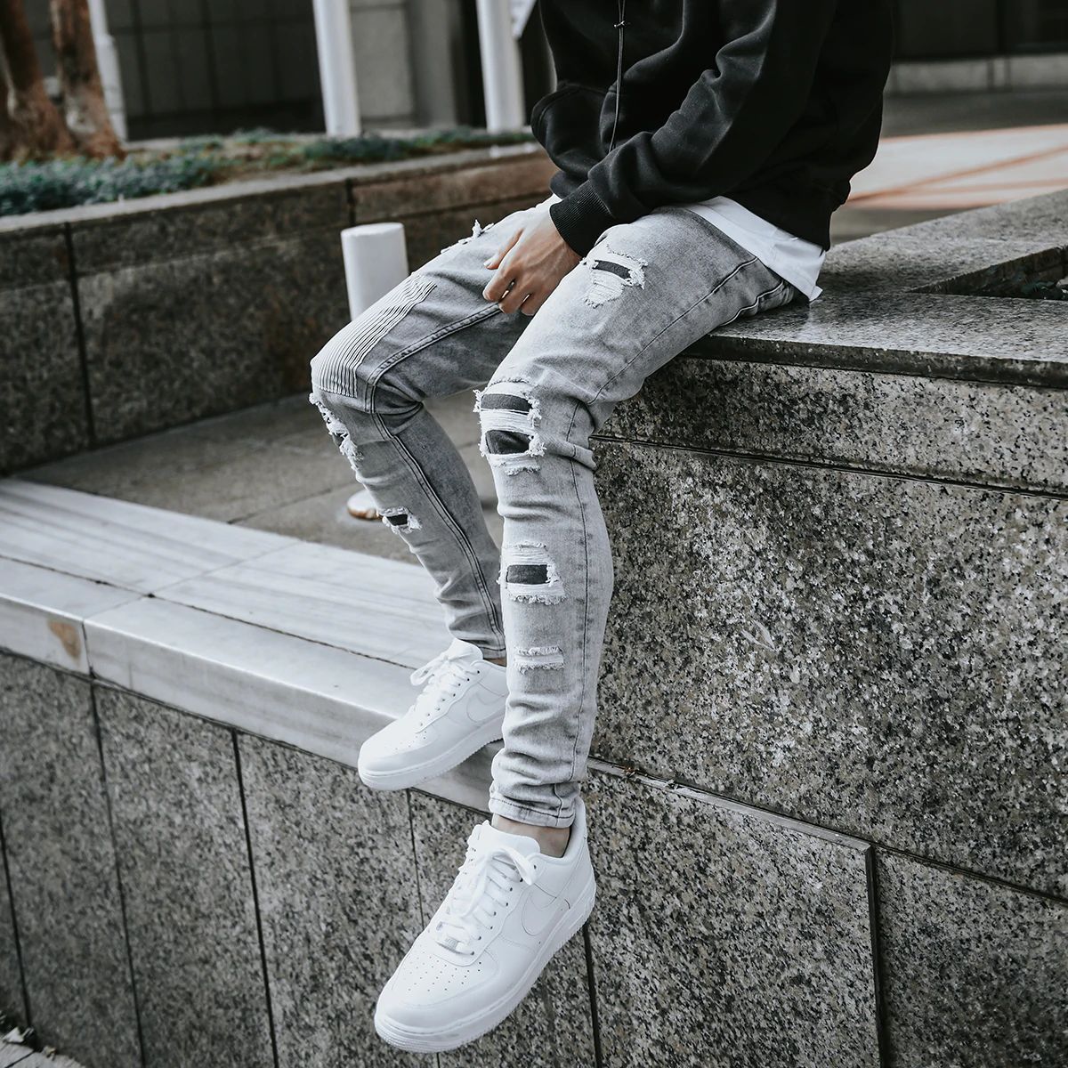 Jeans im used look mit vielen Details